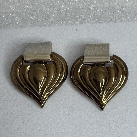 Vintage Sculpted Gold-Tone Heart Clip-On Earrings – Romantic 80s Statement - Picture 1 of 4